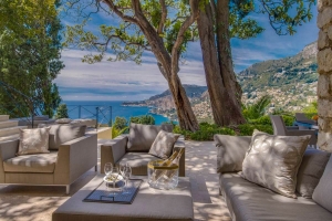 luxury_villa_monaco_champagne_in_the _shadow