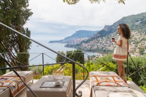 luxury_villa_monaco_let's_have_a_drink