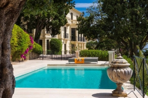 luxury_villa_monaco_swimming_pool